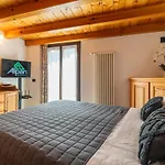 度假居 Alp House - A 10' Da Aosta Con Giardino Privato *