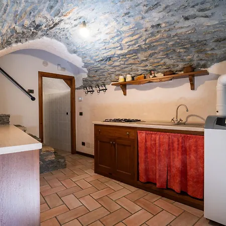 Alp House - A 10' Da Aosta Con Giardino Privato