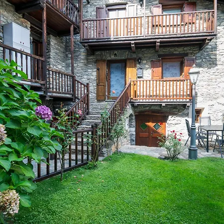 度假居 Alp House - A 10' Da Aosta Con Giardino Privato
