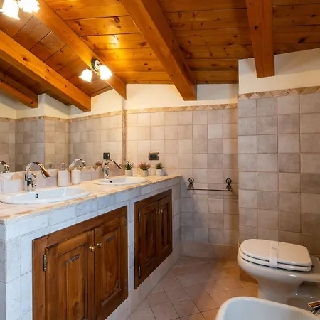 Alp House - A 10' Da Aosta Con Giardino Privato 別荘 *