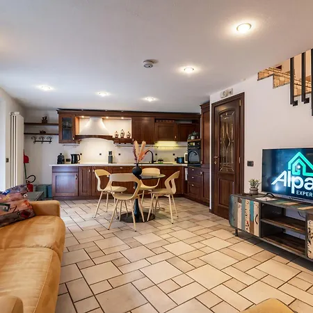 別荘 Alp House - A 10' Da Aosta Con Giardino Privato *