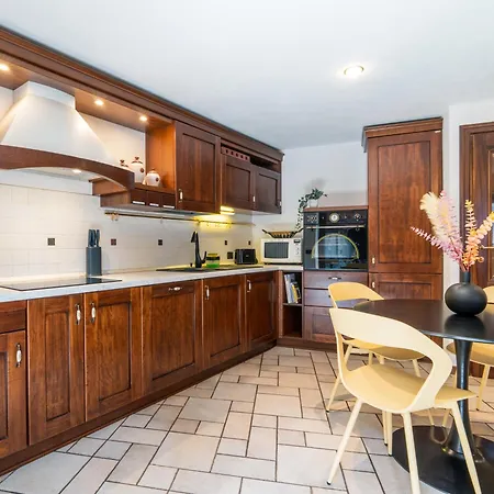 Holiday home Alp House - A 10' Da Aosta Con Giardino Privato Roisan