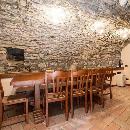 Alp House - A 10' Da Aosta Con Giardino Privato Holiday home *