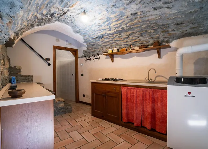 Alp House - A 10' Da Aosta Con Giardino Privato