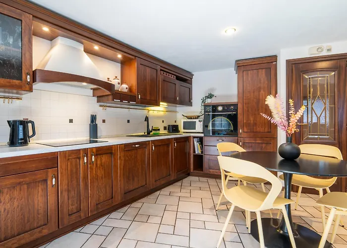 Holiday home Alp House - A 10' Da Aosta Con Giardino Privato Roisan